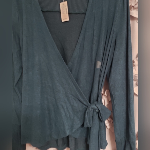 New! Maurices Wrap Sweater size Large - Picture 2 of 5